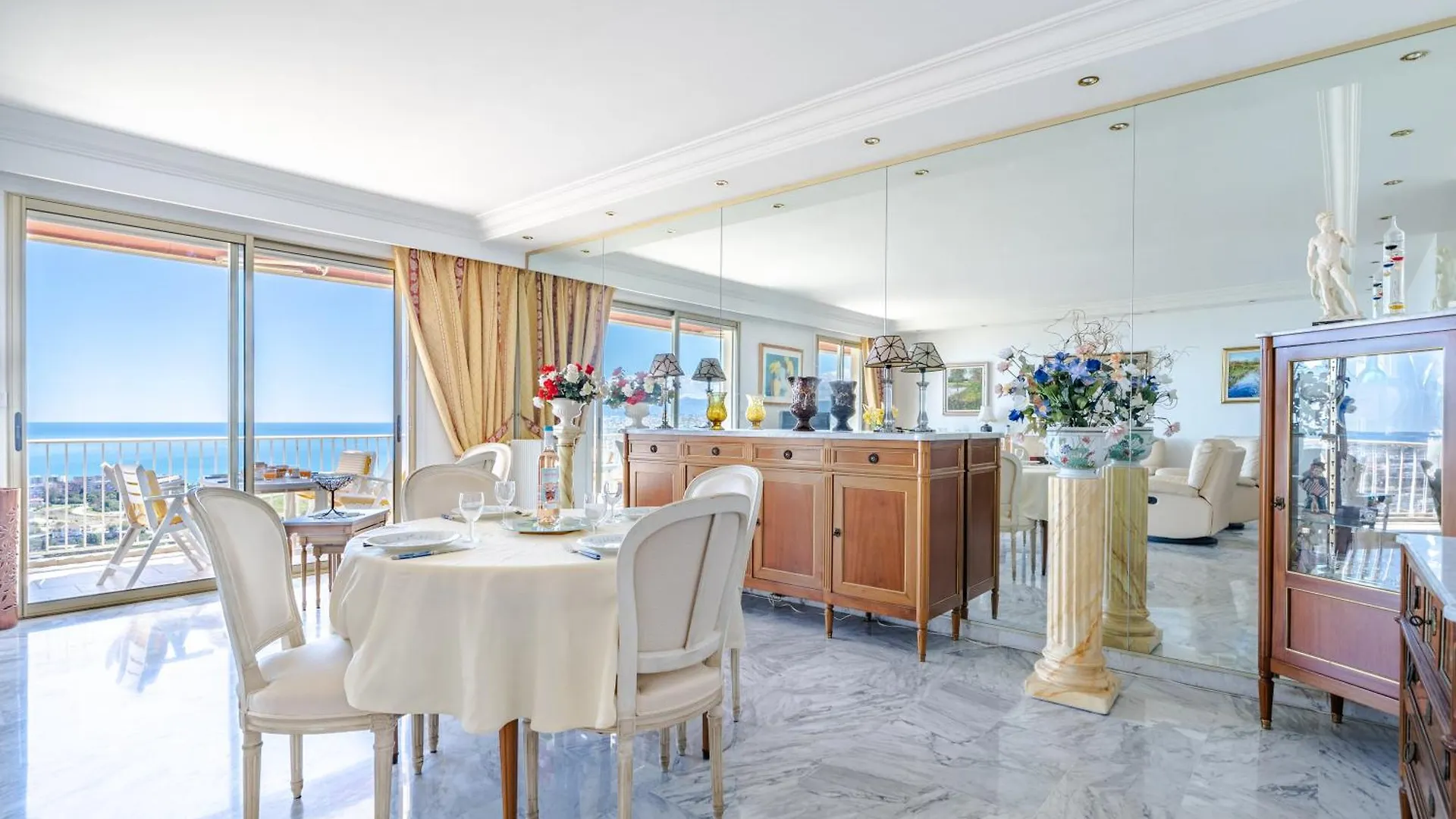 Spacieux Appartement Vue Mer Et Montagne Cagnes-sur-Mer 0*,  France