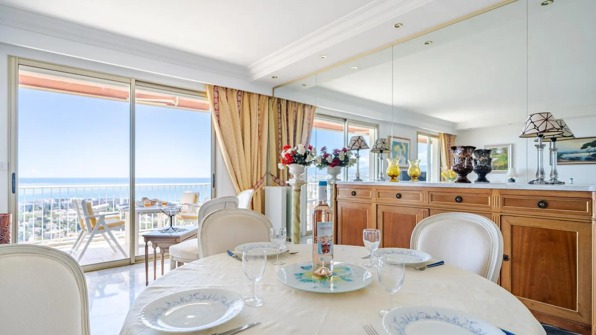Spacieux Appartement Vue Mer Et Montagne Cagnes-sur-Mer 0*,  France