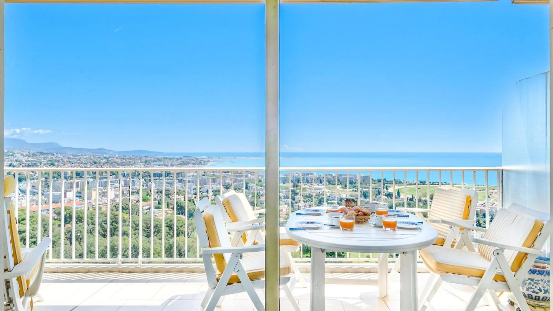 Apartment Spacieux Appartement Vue Mer Et Montagne Cagnes-sur-Mer France