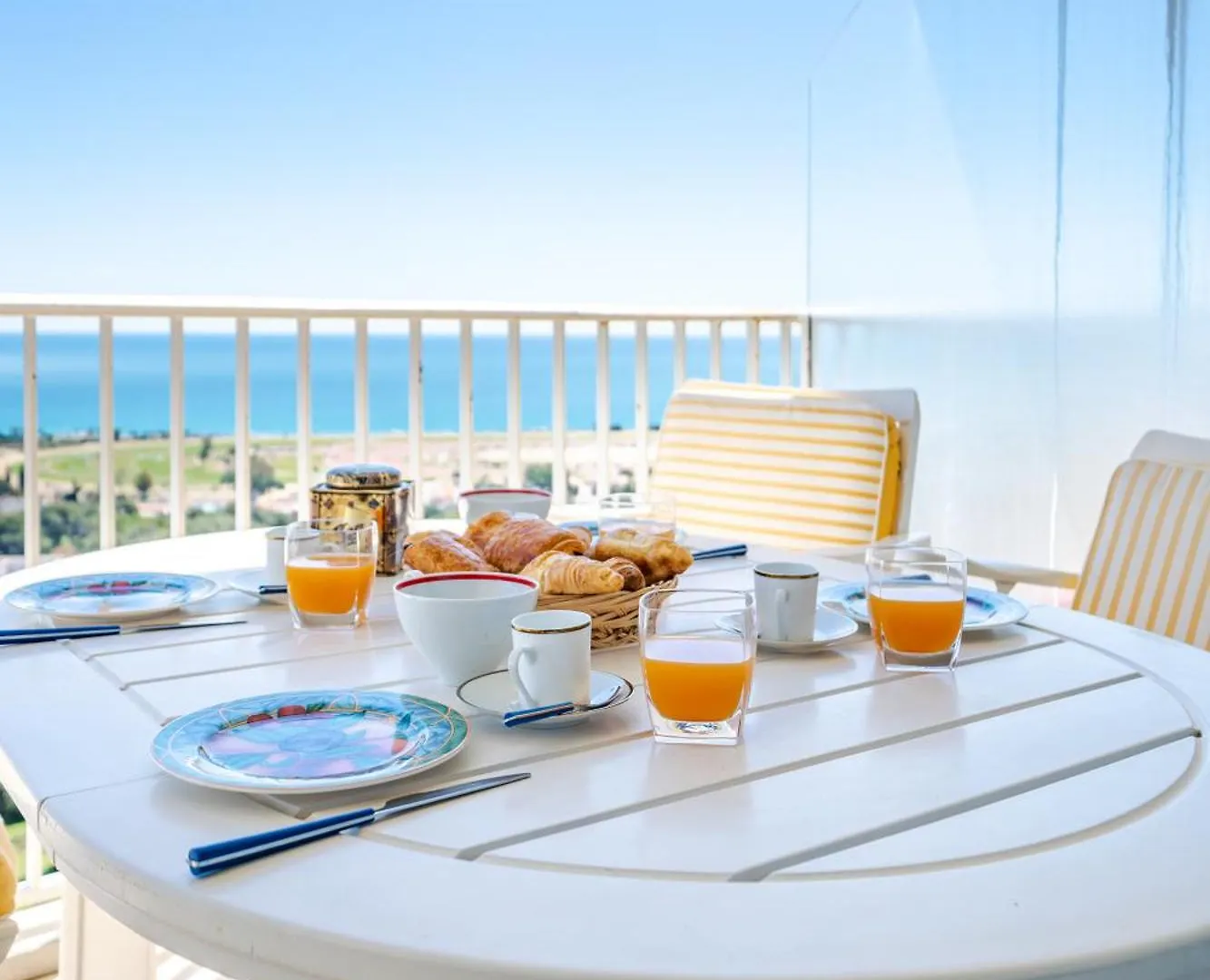 Spacieux Appartement Vue Mer Et Montagne Cagnes-sur-Mer Apartment