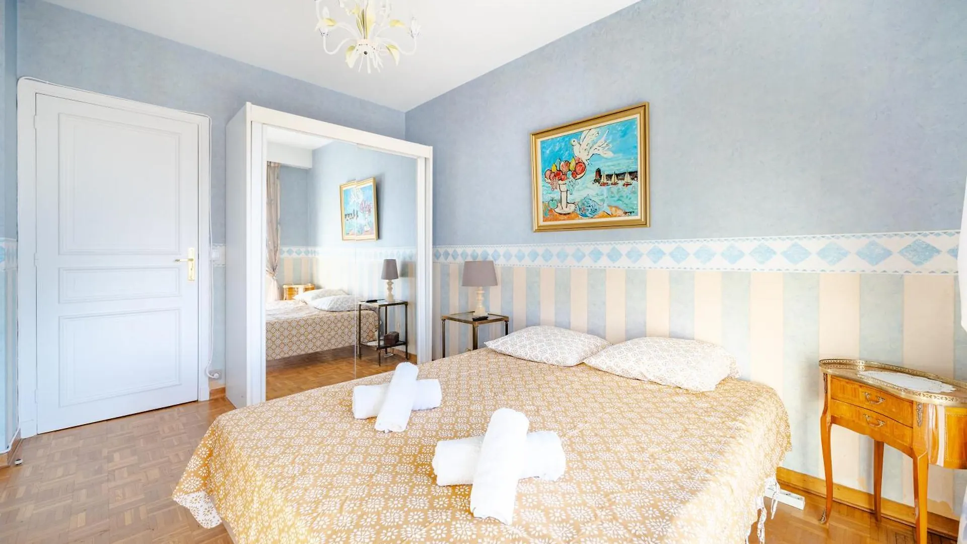 Apartment Spacieux Appartement Vue Mer Et Montagne Cagnes-sur-Mer